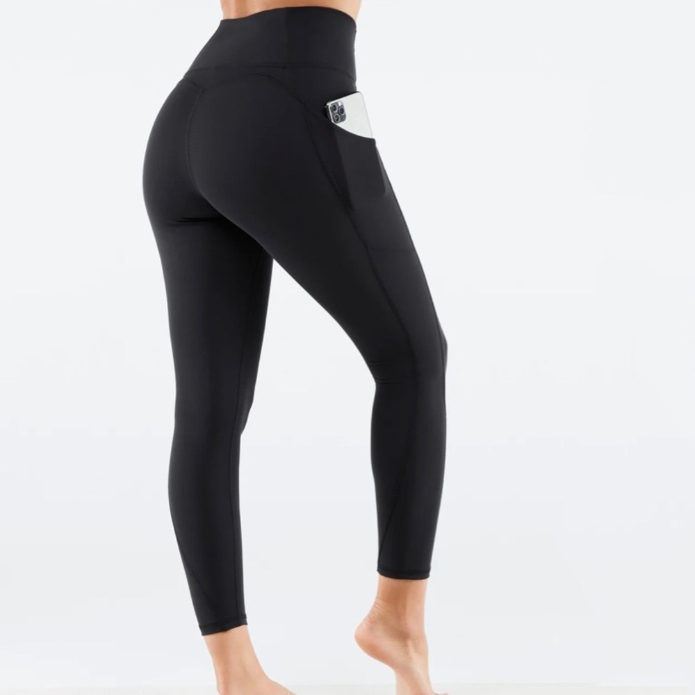 Fabletics Oasis PureLuxe High Waisted 7/8 Black Legging with Pockets EUC